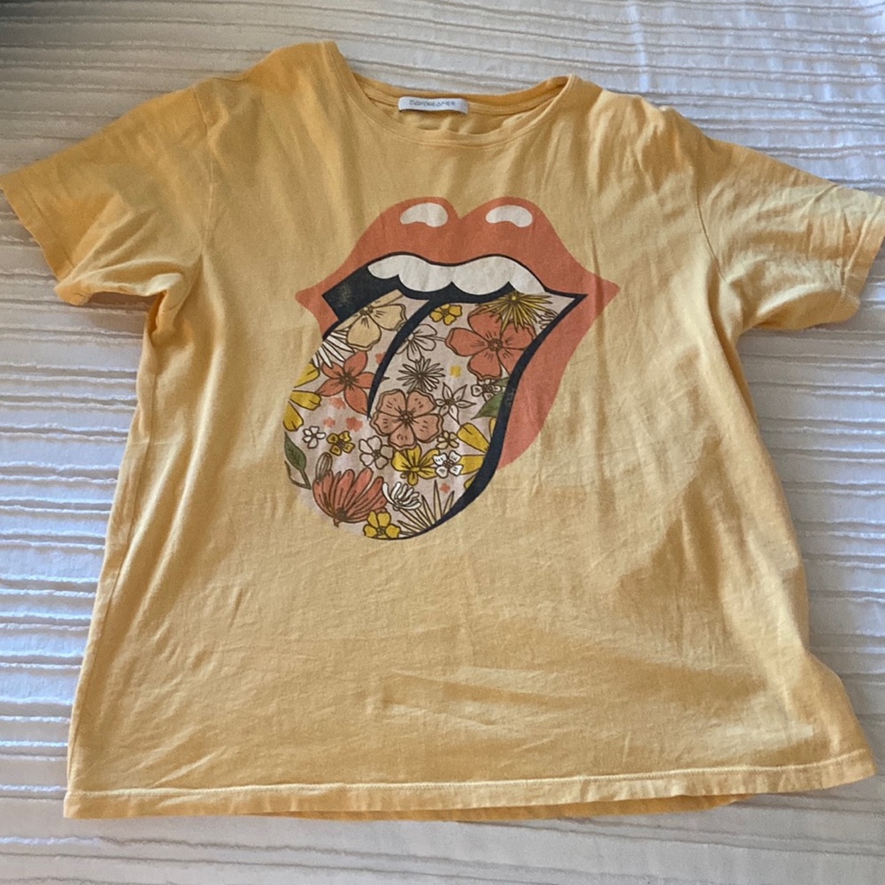 daydreamer yellow rolling stones tshirt